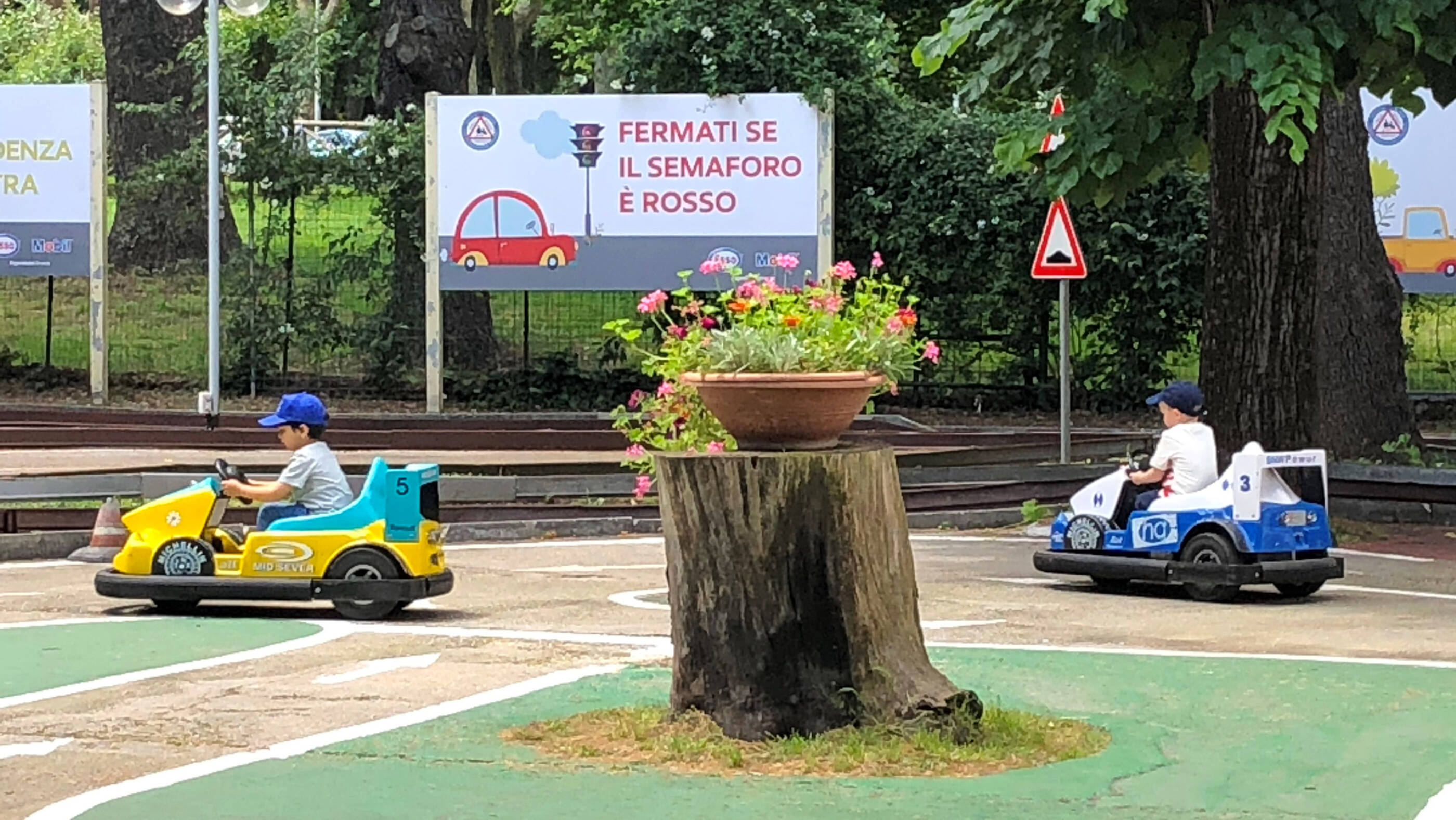 Lezioni pratiche nel percorso didattico del Parco Scuola che, realizzato in scala, simula un vero e proprio itineraio urbano.