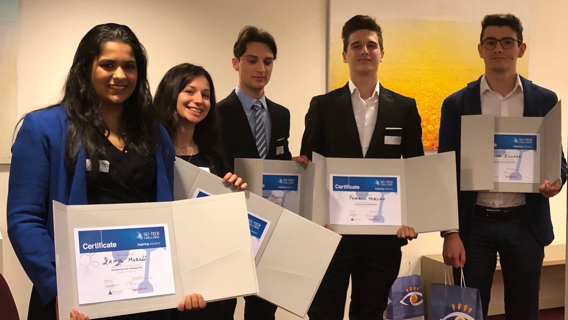 Image Foto — Il team del liceo scientifico Antonelli di Novara vincitore dell'edizione 2018-2019 del programma Sci-Tech Challenge